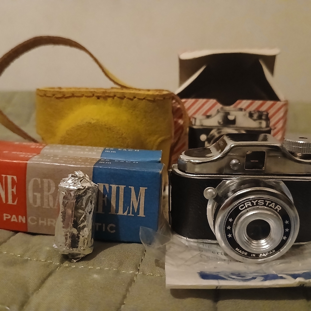 Vtg 1950s Crystar Mini Camera